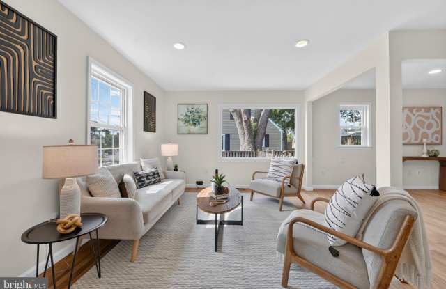 6010 BANGOR Drive Gallery 4