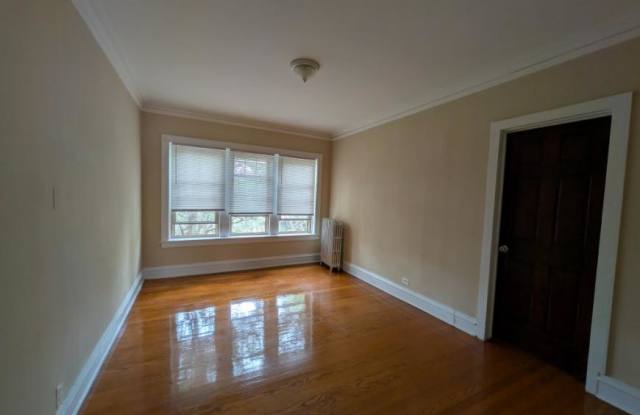 6701 NORTH GREENVIEW AVE. Gallery 2
