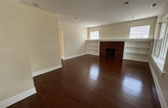 7249 S Calumet Avenue Gallery 2