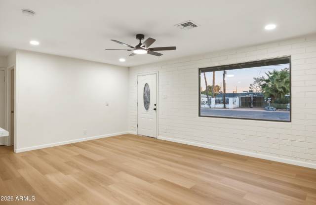 2930 E Granada Road Gallery 3