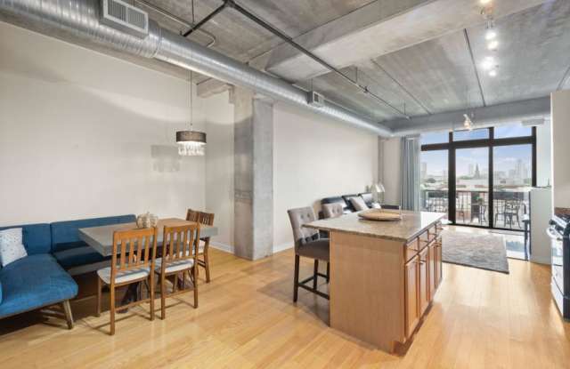 811 West 15th Pl. Gallery 4