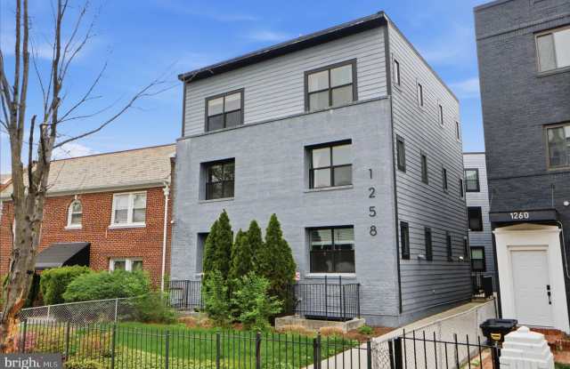 1258 HOLBROOK Terrace NE Gallery 1