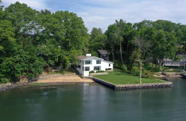 31 Bluff Avenue Gallery 3