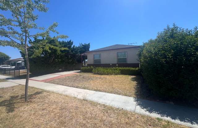 2 bedroom 1 bath house with HUGE backyard photos photos