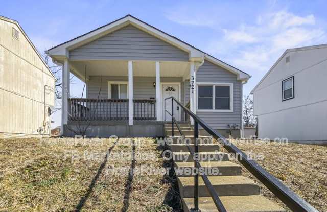 3721 Woodland Ave photos photos