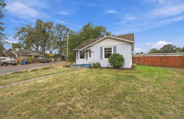 Charming 2-Bedroom Camas Home with Huge Partically Fenced Backyard & Locking Storage Shed Gallery 1