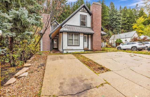 Old Town on Daly Gallery 1