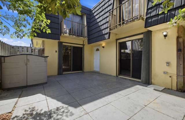 105 Woodland Road Gallery 4