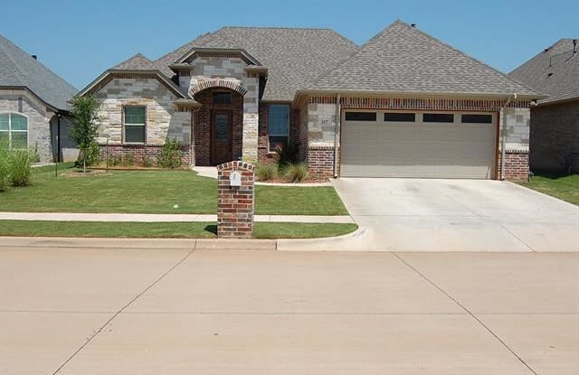 317 Paddle Boat Drive - 317 Paddle Boat Dr, Granbury, TX 76049