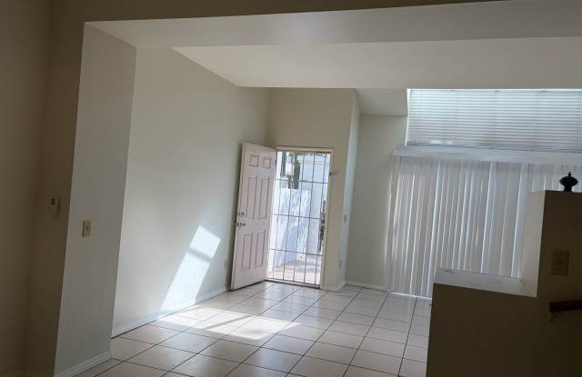 Rancho del Mar Townhomes Near the Temecula Mall and Dog Park Gallery 4