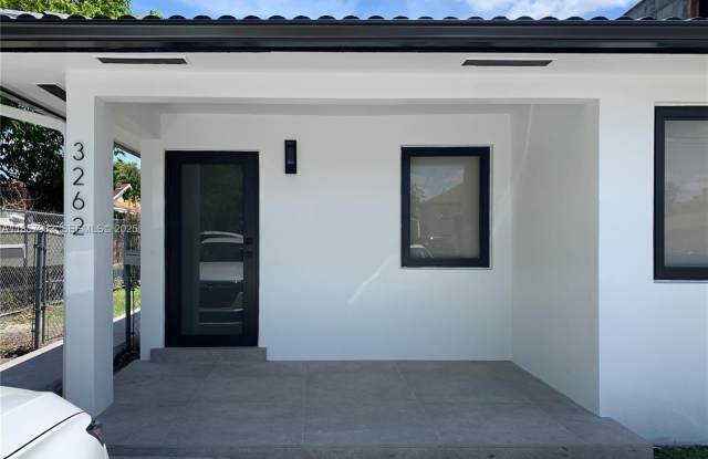 3262 SW 23rd Ter photos photos