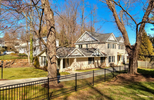 6326 OLD CHESTERBROOK ROAD - 6326 Old Chesterbrook Road, McLean, VA 22101