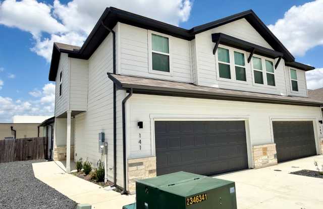 Luxury 4 bedroom, 2.5 bathroom townhome in Medina county! Gallery 1