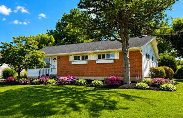 Spacious 3BR House in Warminster Gallery 1