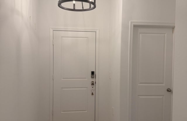 1527 E GLAZIER Drive Gallery 2