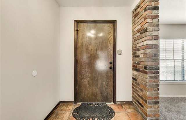 3300 Kingsbridge Drive Gallery 4