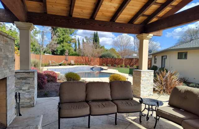 AVAILABLE IN DECEMBER!!! Prestigious 5 Bedroom 3 Bathroom with POOL! Gallery 3