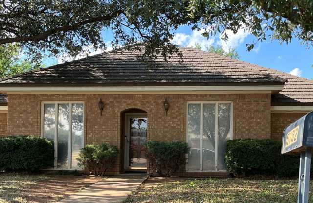 Charming 3 Bedroom Home, JULY MOVE-IN photos photos
