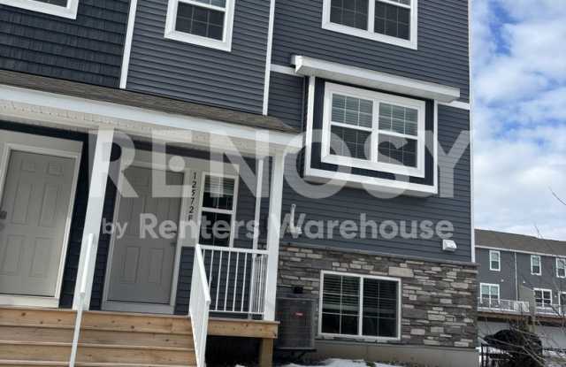 Spacious 3 Bed, 2.5 Bath Townhome in a Great Location Gallery 1