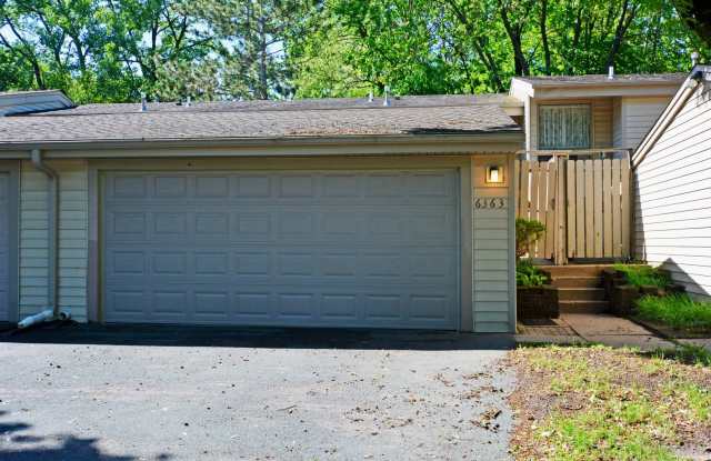 Beautiful 2 Bed 1.5 bathroom Woodbury Townhome - 6363 Aspenwood Plaza, Woodbury, MN 55125