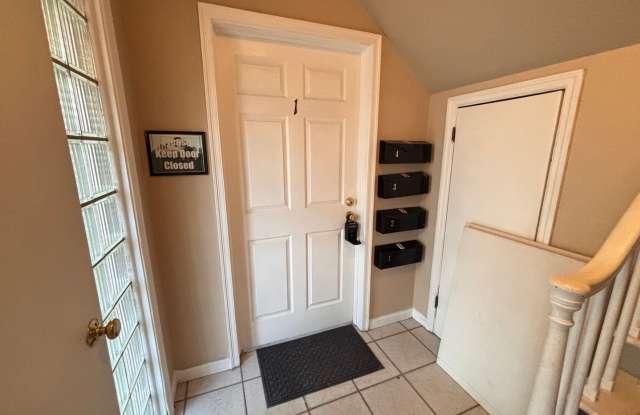 Charming 1-Bedroom Near Riverside & Downtown! Lawn & Pest Included! Private Owner! Gallery 4