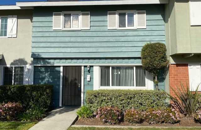 Village Town Homes: 3 Bedroom 1.5 Bath Attached Townhouse, photos photos Village Town Homes: 3 Bedroom 1.5 Bath Attached Townhouse, photos photos