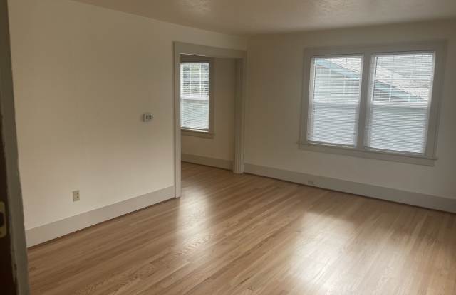 934 Northeast 5th Avenue - 2 Gallery 2
