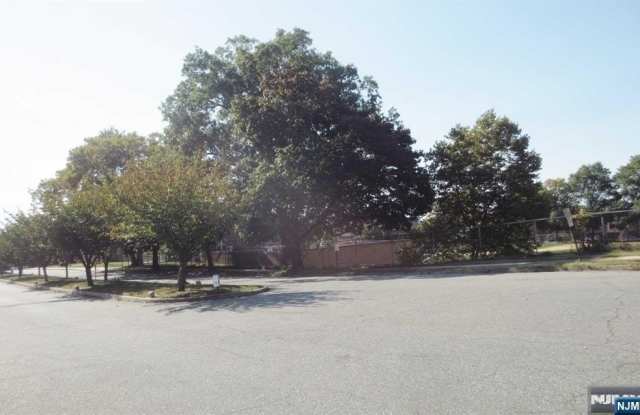 456 Glen Avenue Gallery 2