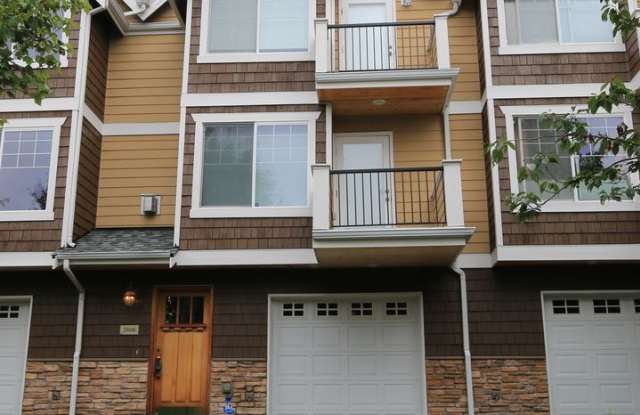 Wallingford 3bd/3.5ba, Vaulted Ceilings, Garage photos photos