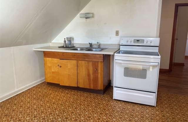 817 W 31ST APT 2 Street Gallery 2