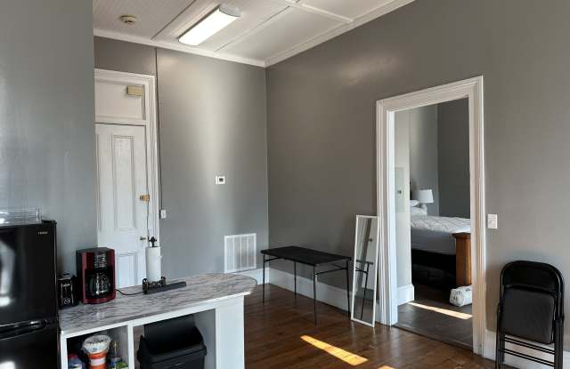 202 1/2 E. Broad STApt B Gallery 2