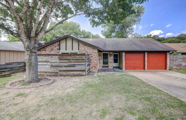 Adorable 3/2 with an office in Wagon Crossing! photos photos