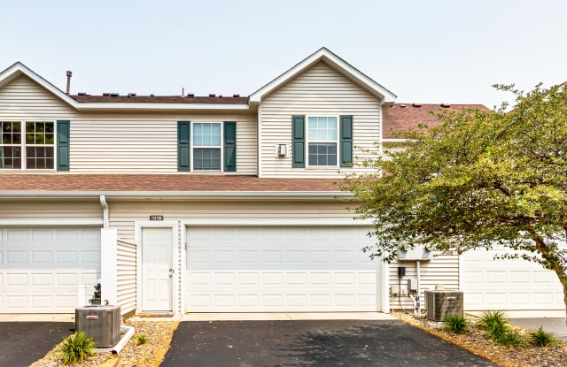11313 Aberdeen Cir NE Unit B - 11313 Aberdeen Circle Northeast, Blaine, MN 55449