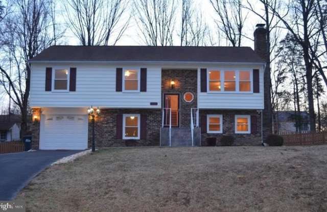 306 HUCKSTEP Avenue Gallery 1