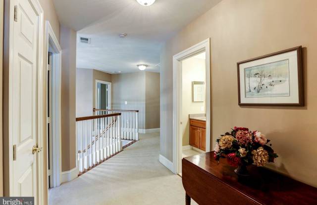 4773 CHARTER COURT Gallery 3