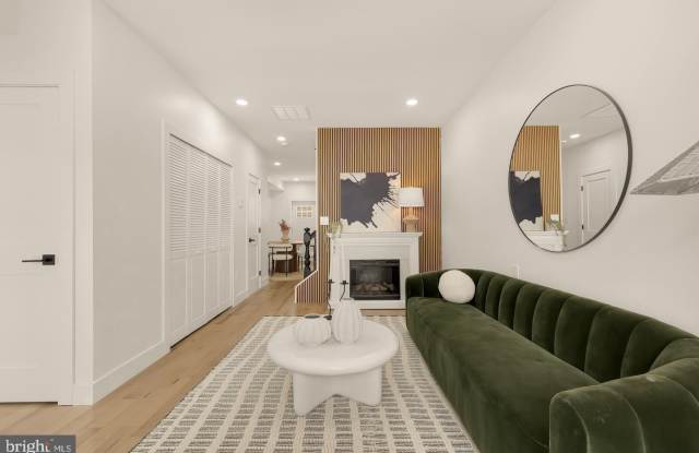 344 ELM Street NW Gallery 3