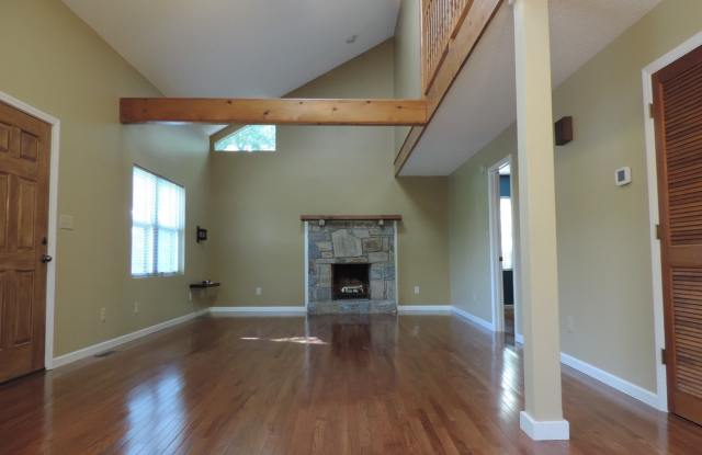 3/2 in Teaberry Hills With Long-Range Views From The Wrap Around Deck! Gallery 4