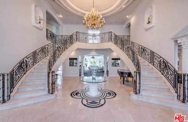 2227 STRATFORD Circle Gallery 2