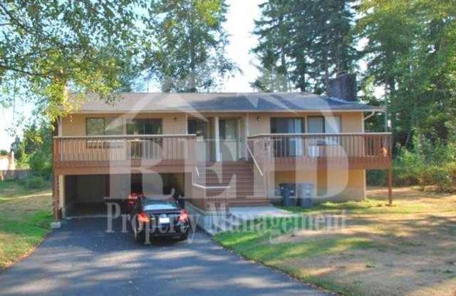 CENTRAL PORT ORCHARD - 2 BEDROOM DUPLEX WITH 1 CARPORT PARKING SPACE - 3270 Southeast Goldmaur Court, Parkwood, WA 98366