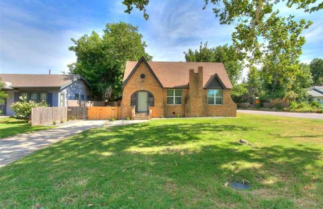 Welcome to 2040 NW 20th Street—your beautifully restored Tudor in the heart of Gatewood! photos photos