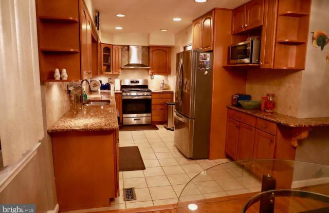 6203 CHERYL DRIVE Gallery 4