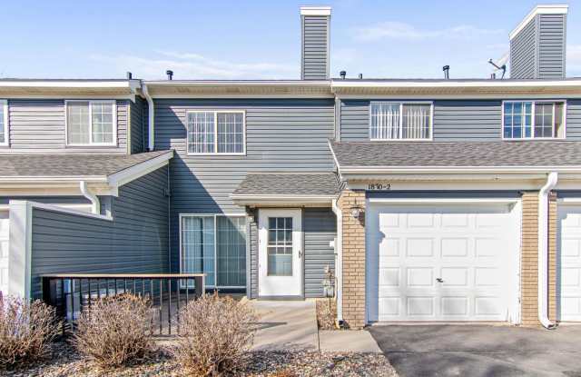 Awesome 2 bed 2 bath property in Woodbury! - 1870 Donegal Drive, Woodbury, MN 55125