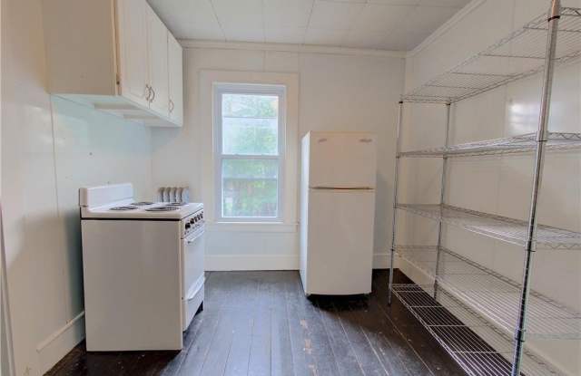 251 Williams Street Gallery 4