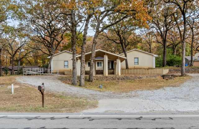 Gorgeous 5 bedroom, 2.5 bath House on a .88 Acre Lot in Fort Smith! - 1430 North 50th Street, Fort Smith, AR 72904