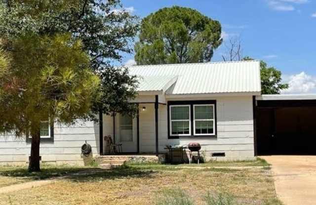 Spacious 1,400 Sq Ft Family Home in Lamesa – Space & Privacy Combined! photos photos