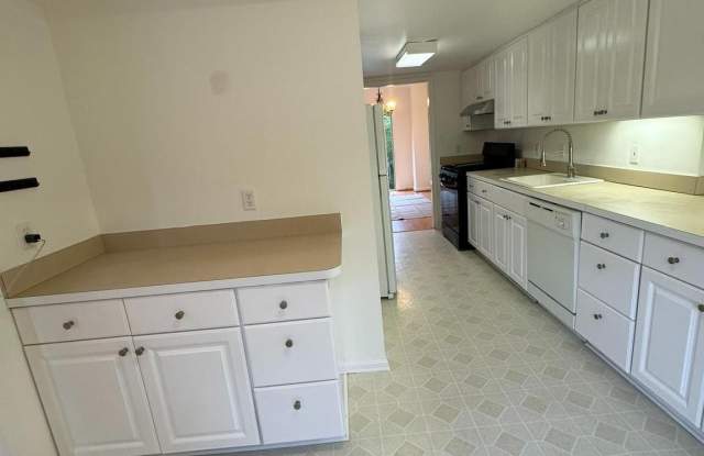 5944 WESTCHESTER PARK Drive Gallery 3