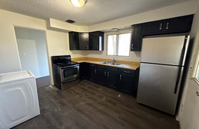 Cute 2 bedroom! Gallery 4