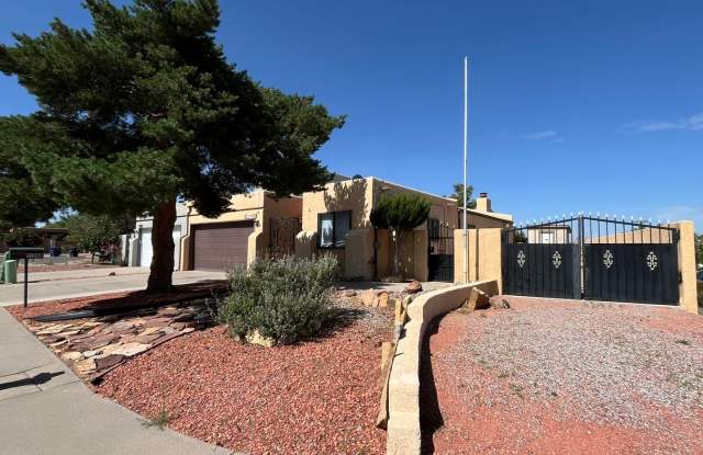 Lovely 2 Bedroom 2 Bathroom Home In The NE! Gallery 2
