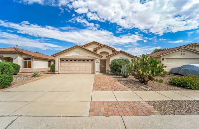 Spacious 4BR House in Tucson - 2461 East Stone Stable Drive, Oro Valley, AZ 85737