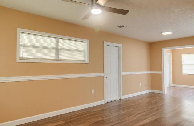 2211 Marcia Dr Orlando FL 32807 - Available NOW! Gallery 2